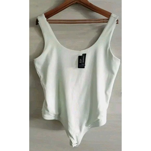 Express Bodysuit Women's XL Brightt Green Scoop Neck Thong NWT - Picture 1 of 7